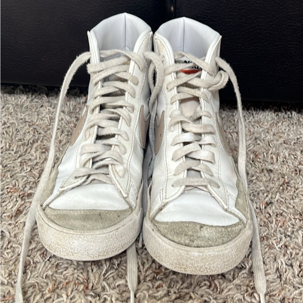Nike Blazers (7.5)